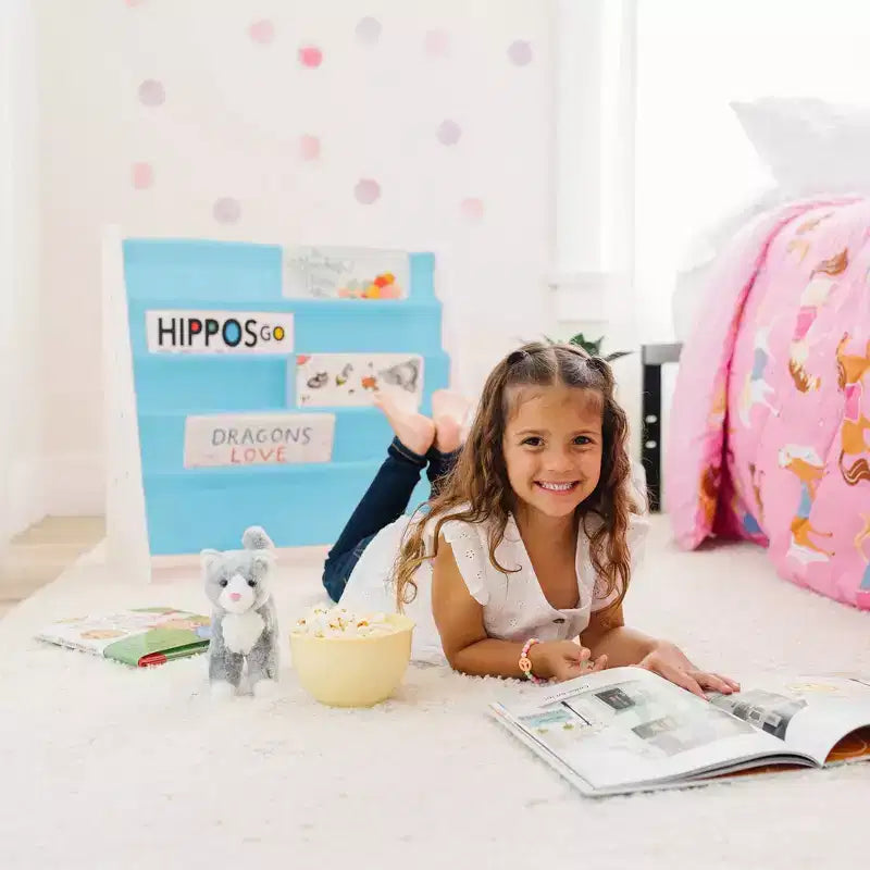 Étagère à livres pour enfants avec poches en tissu blanc/turquoise : Étagère à livres fantaisie à 4 niveaux en MDF pour le rangement des enfants, à partir de 3 ans