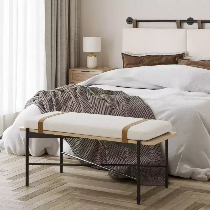 Banc Thatcher Boucle bois et métal avec coussin amovible : Bord incurvé, sangles en cuir vegan, fermeture éclair, facile à nettoyer