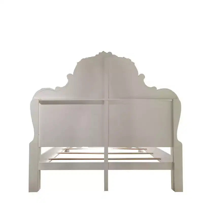 Grand lit Queen de 91" Dresde, design sculpté traditionnel et pieds griffes