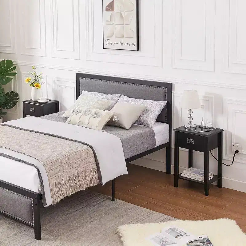 Table de chevet - avec station de charge, table d'appoint noire avec ports USB, tables de chevet avec étagère de rangement à 3 tiroirs